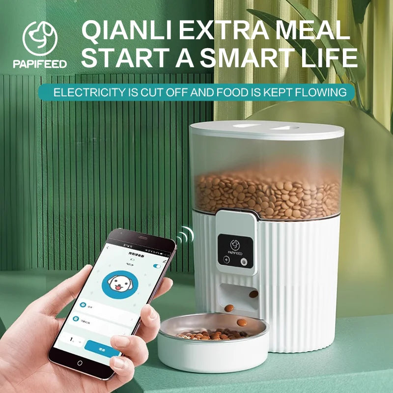 Automatic pet food dispenser w/remote
